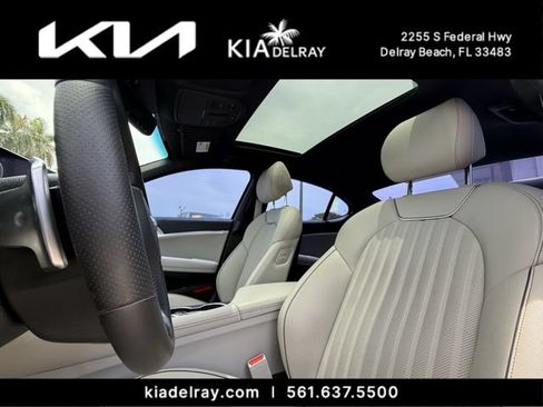 Used 2022 Genesis G70 2.0T w/ Prestige Package RWD image 18