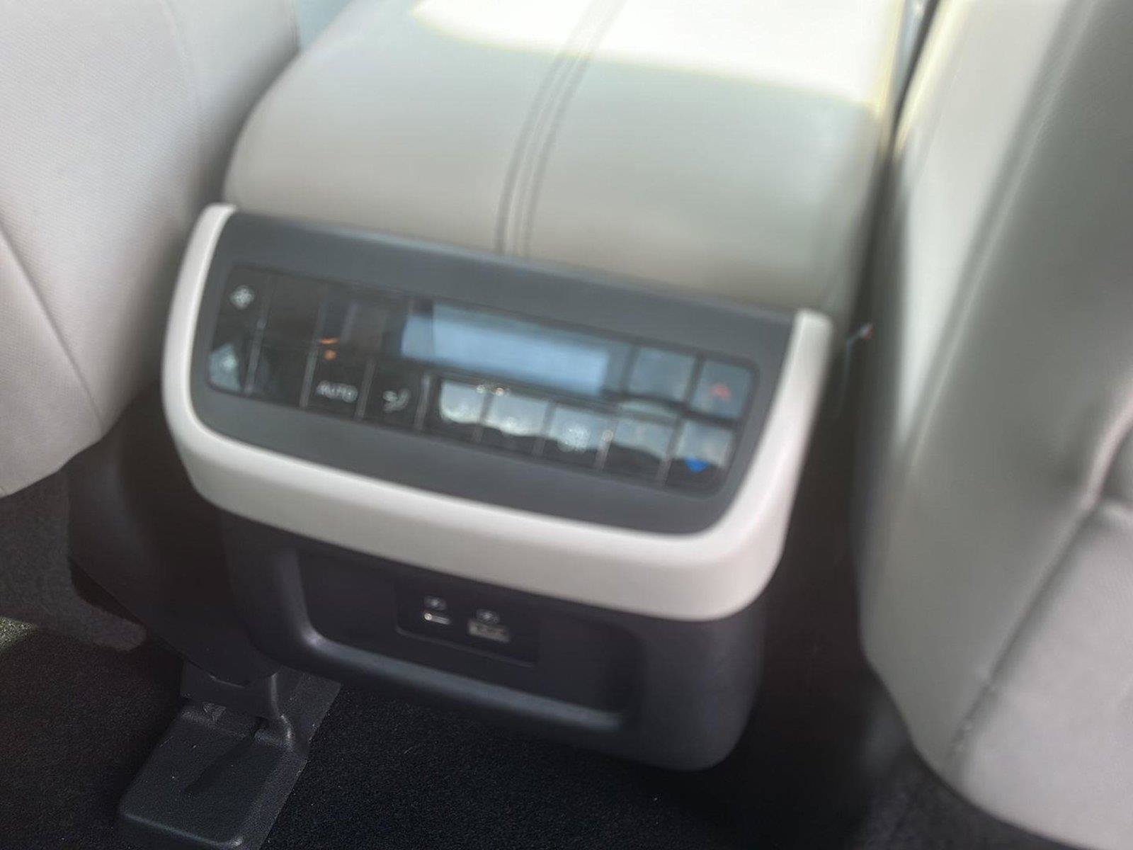 Used 2022 Nissan Pathfinder SV w/ SV Premium Package AWD/4WD image 19