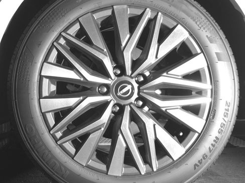 Used 2025 Nissan Altima 2.5 SV image 11