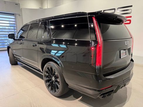 Used 2026 Cadillac Escalade ESV V AWD/4WD image 8