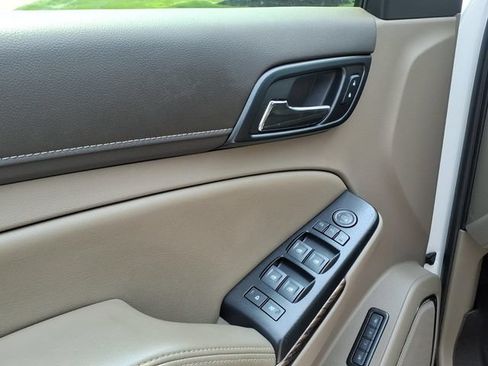 Used 2020 GMC Yukon XL SLT w/ Premium Edition AWD/4WD image 9