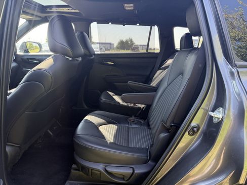 Used 2023 Toyota Highlander XSE AWD/4WD image 17