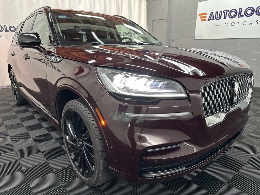 Used 2023 Lincoln Aviator Reserve w/ Equipment Group 201A AWD/4WD image 3