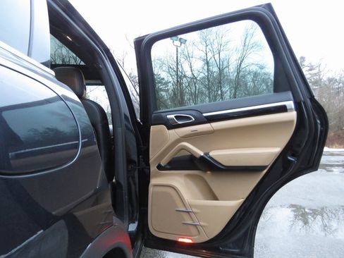 Used 2017 Porsche Cayenne image 15