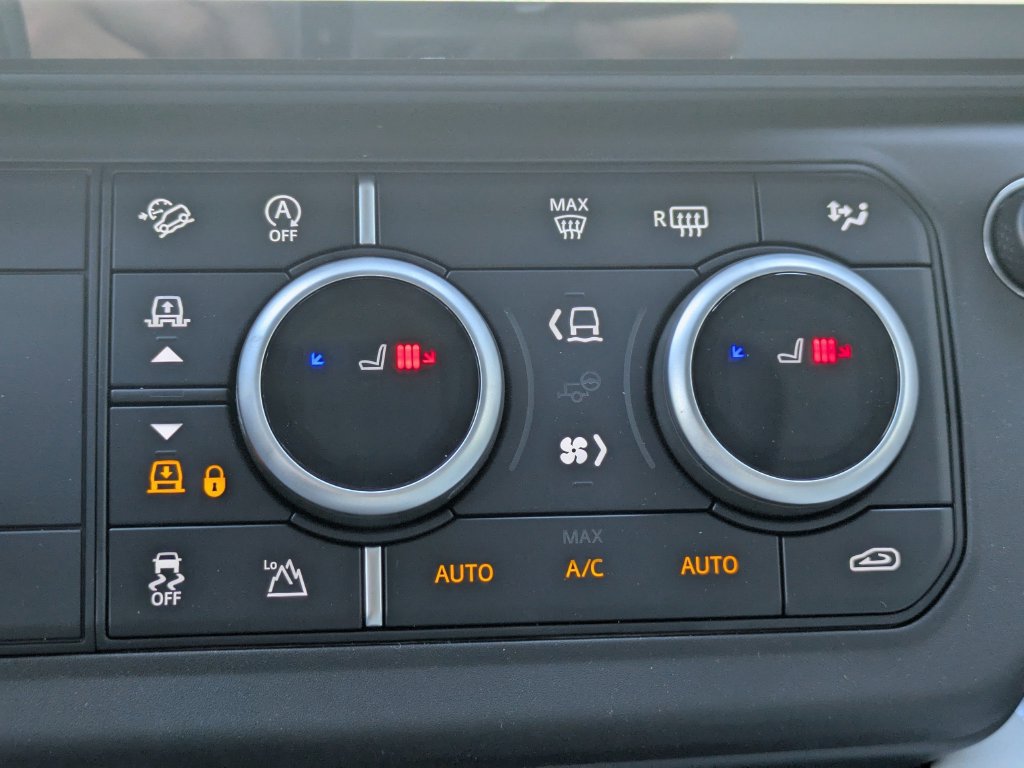 New 2026 Land Rover Defender 130 X-Dynamic SE AWD/4WD image 25