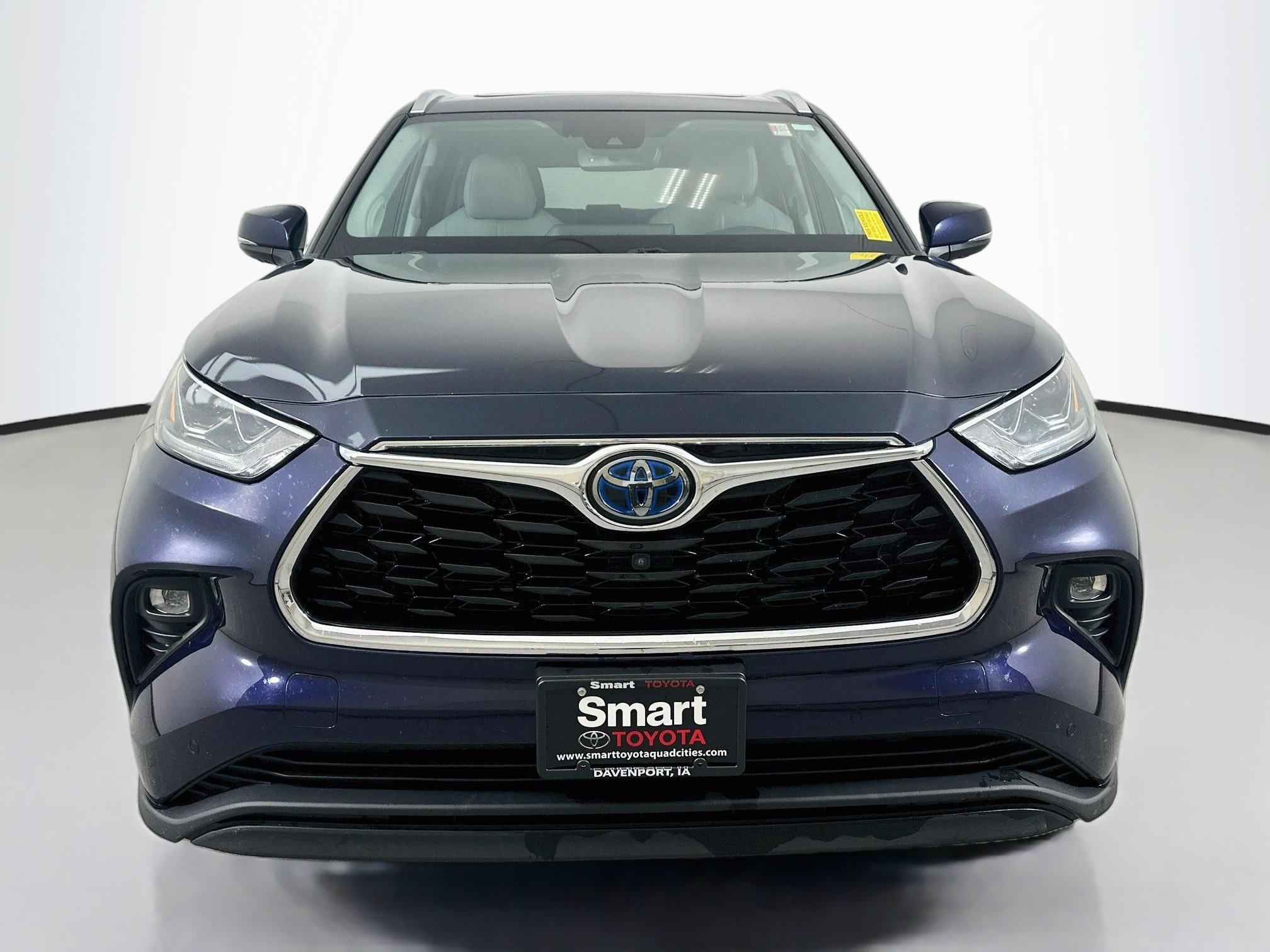 Used 2020 Toyota Highlander Limited w/ Protection Package #3 AWD/4WD image 2