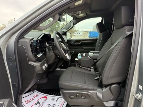 New 2026 GMC Sierra 1500 SLE w/ Preferred Package image 9