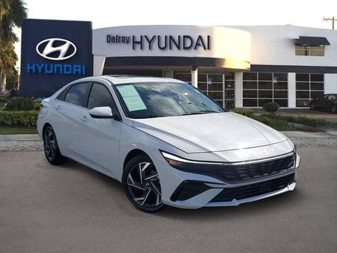Used 2025 Hyundai Elantra SEL FWD image 1