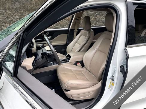Used 2021 Lincoln Corsair AWD w/ Premium Package image 20