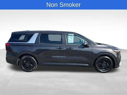 Used 2025 Kia Carnival FWD image 7