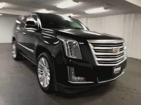 Used 2020 Cadillac Escalade Platinum AWD/4WD image 2