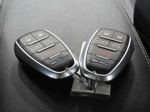 Used 2022 Alfa Romeo Giulia Sprint RWD image 17