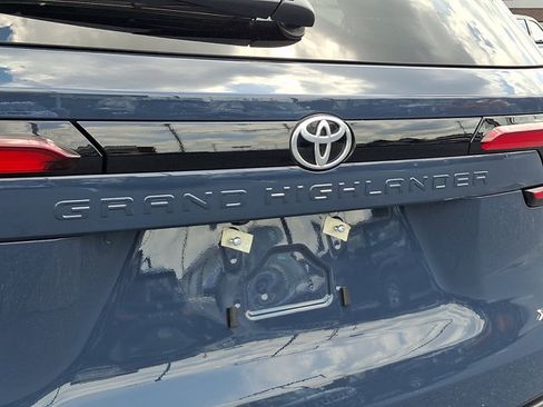 Used 2026 Toyota Grand Highlander AWD image 31