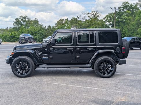 Used 2023 Jeep Wrangler Unlimited Sahara w/ Cold Weather Group AWD/4WD image 6