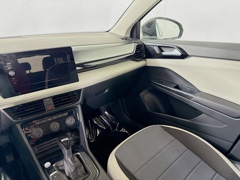 Certified 2025 Volkswagen Taos S image 22