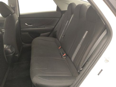 Used 2022 Hyundai Elantra SEL image 18