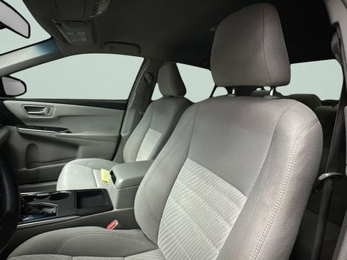 Used 2016 Toyota Camry LE image 8