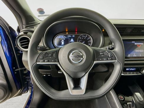 Used 2020 Nissan Kicks SV image 9