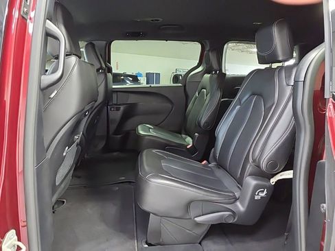 Used 2023 Chrysler Pacifica Touring-L w/ S Appearance Package FWD image 29