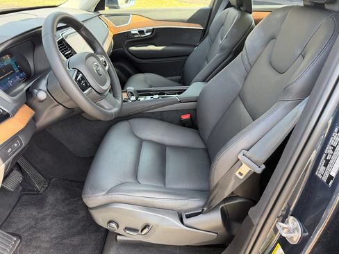 Certified 2025 Volvo XC90 T8 Plus AWD/4WD image 3