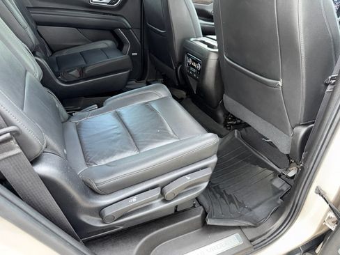 Used 2021 Chevrolet Tahoe Z71 w/ Luxury Package AWD/4WD image 27