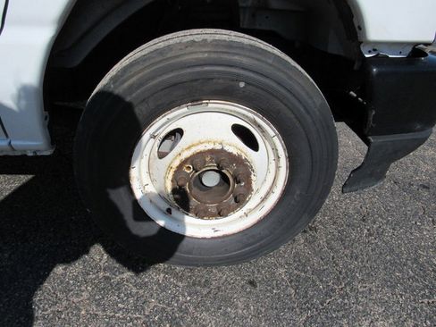 Used 2022 Ford E-350 and Econoline 350 Super Duty image 10