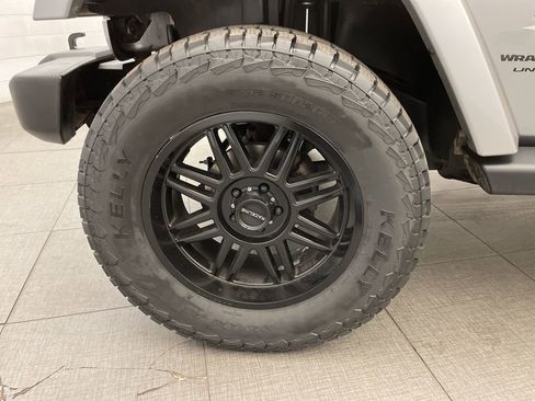 Used 2018 Jeep Wrangler Unlimited Sahara image 10