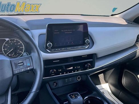 Used 2025 Nissan Rogue SV AWD/4WD image 13