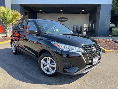 Certified 2025 Nissan Kicks Play S image 1