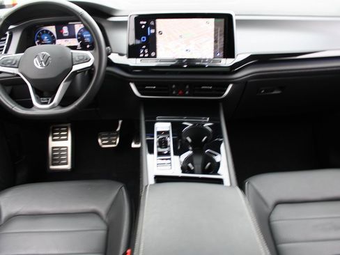 Certified 2025 Volkswagen Atlas Cross Sport SEL R-Line image 21