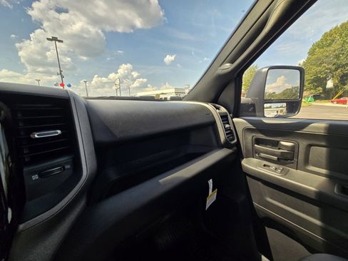 New 2026 RAM 2500 Tradesman w/ Chrome Appearance Group AWD/4WD image 21