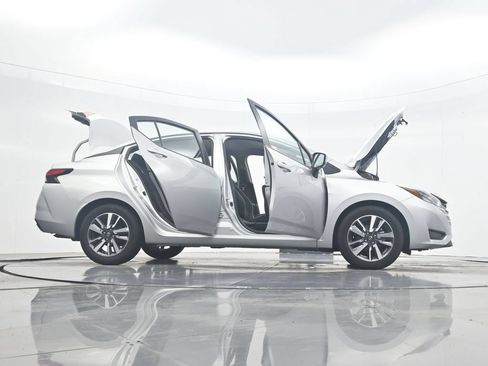 Used 2025 Nissan Versa SV FWD image 42