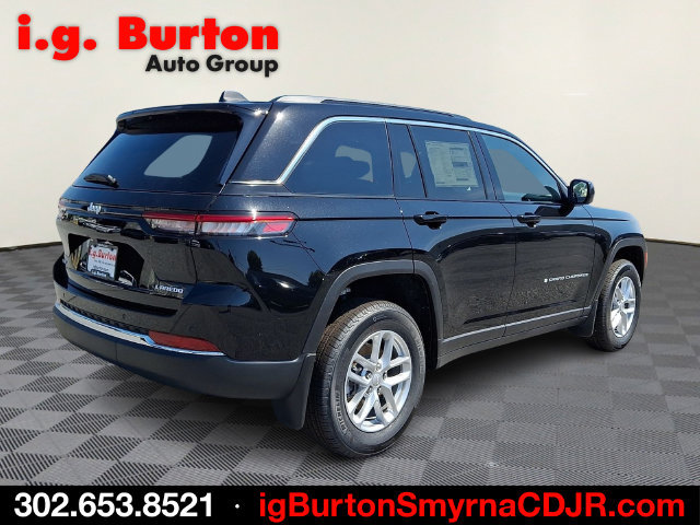 New 2026 Jeep Grand Cherokee Laredo w/ MOPAR Finishing Package AWD/4WD image 4