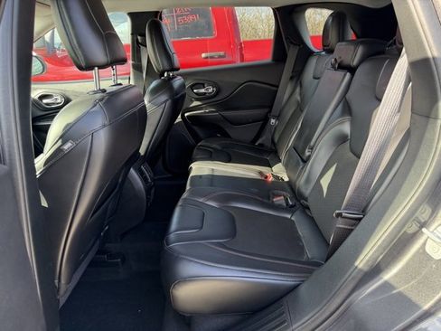 Used 2020 Jeep Cherokee Trailhawk w/ Cold Weather Group image 9