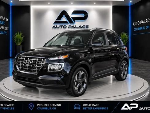 Used 2025 Hyundai Venue SEL FWD image 1
