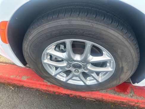 Used 2023 Chrysler Voyager LX image 23