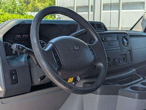 Used 2014 Ford E-250 and Econoline 250 Extended RWD image 19