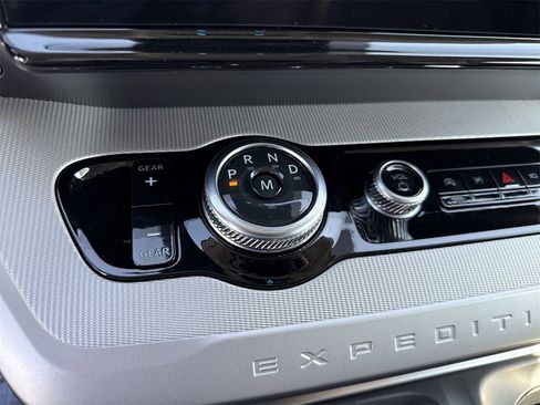 New 2025 Ford Expedition Active image 34