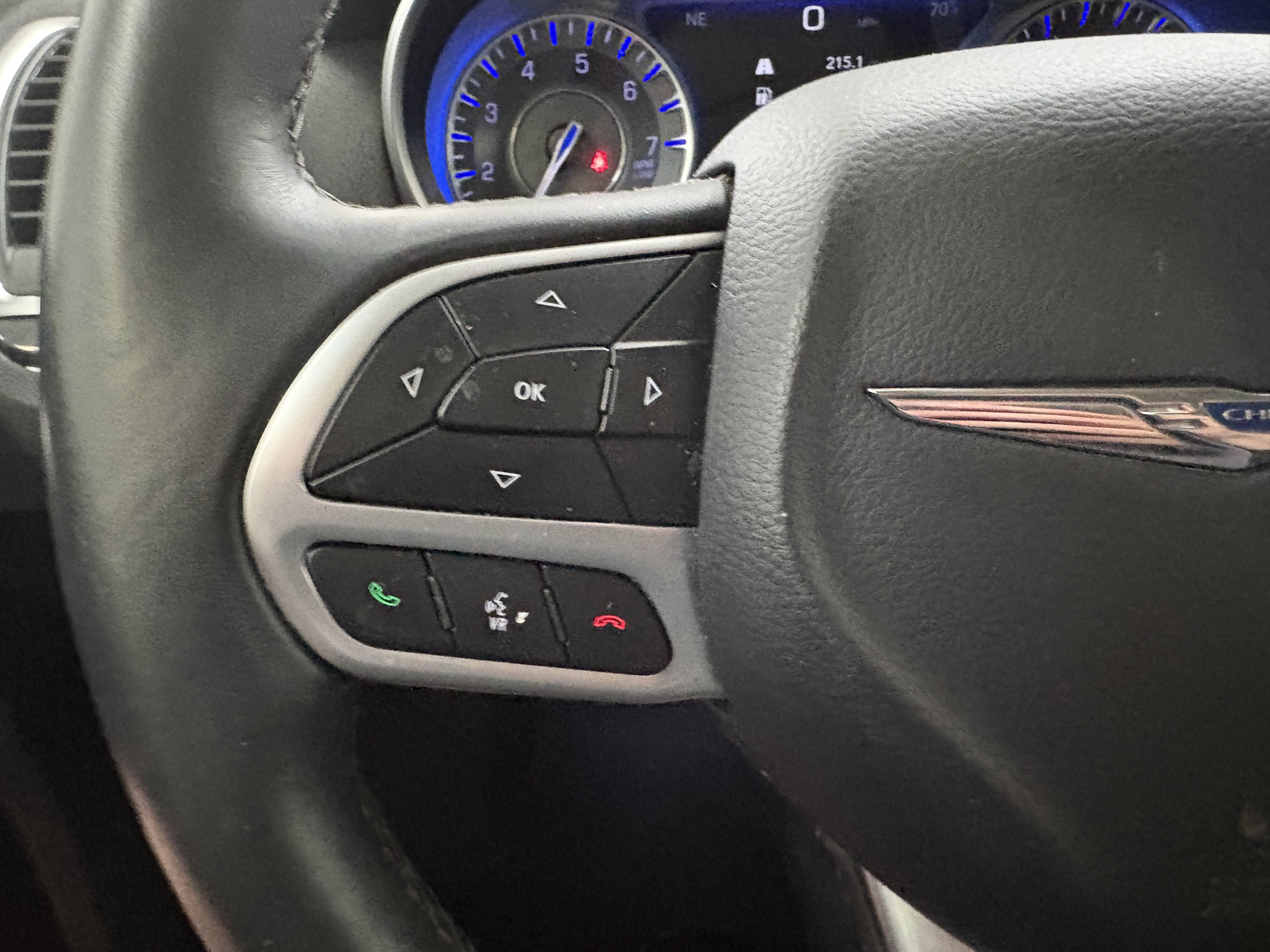 Used 2018 Chrysler 300 Limited AWD/4WD image 32