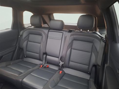 Used 2024 Lincoln Nautilus Reserve w/ Equipment Group 202A image 19