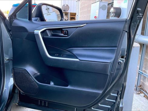 Used 2022 Toyota RAV4 LE image 22