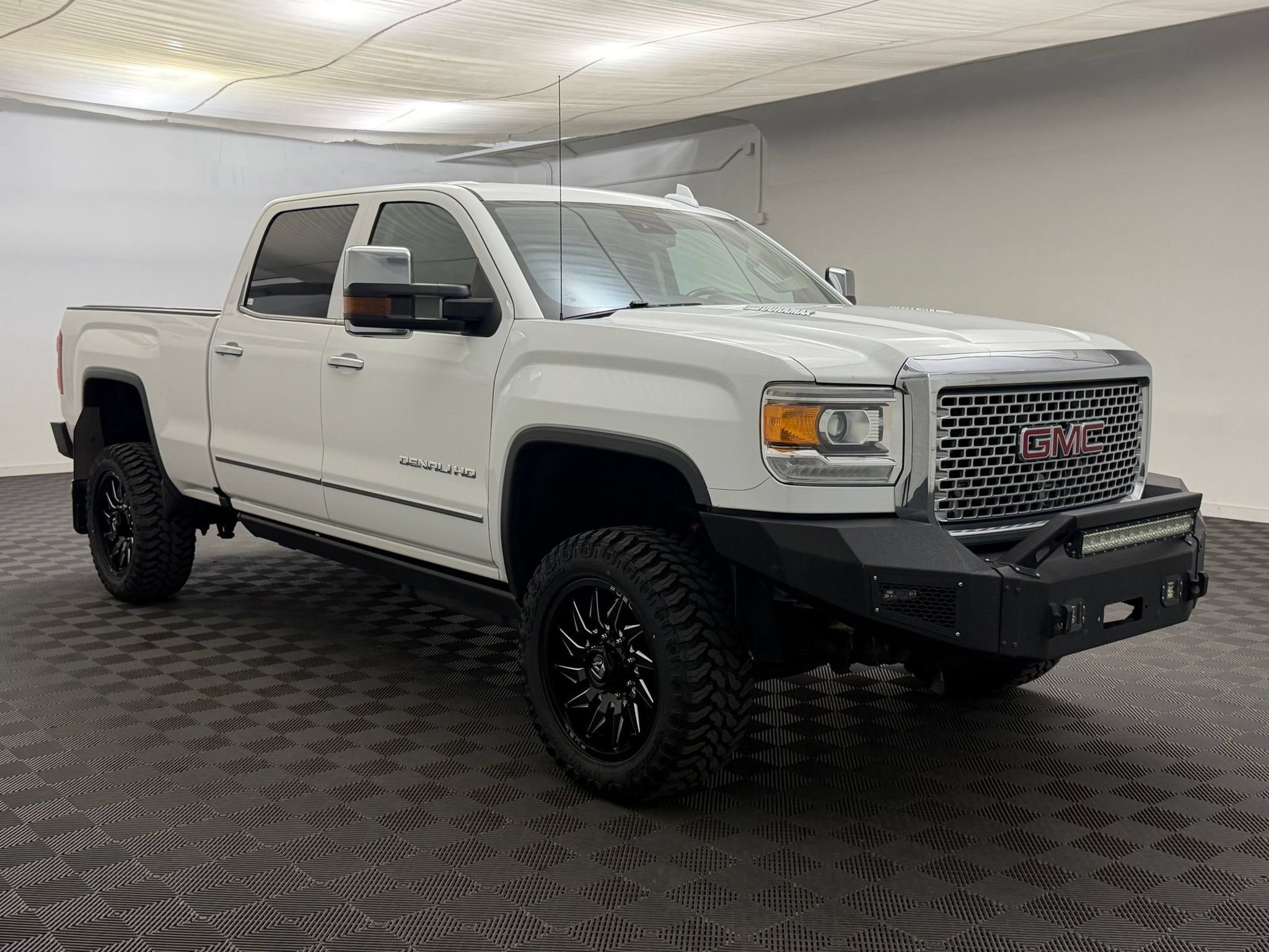 Used 2016 GMC Sierra 2500 Denali w/ Driver Alert Package AWD/4WD image 7