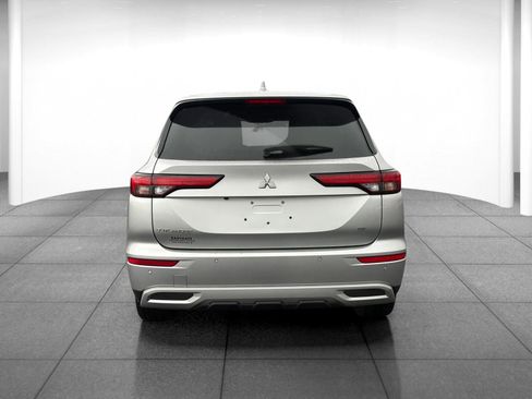 Used 2024 Mitsubishi Outlander SE image 6