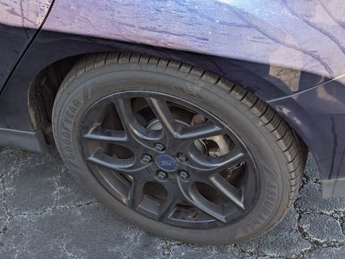 Used 2016 Ford Focus SE w/ Equipment Group 201A image 11