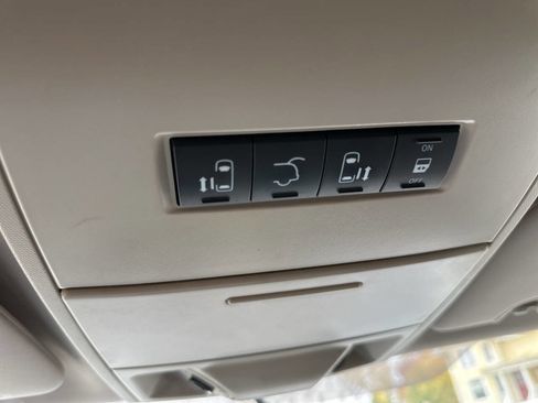 Used 2016 Chrysler Town & Country Touring w/ Driver Convenience Group image 20