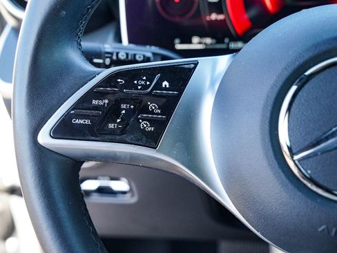 Used 2024 Mercedes-Benz GLC 300 image 12