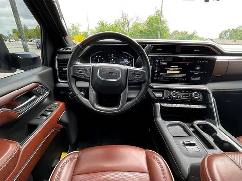 Used 2024 GMC Sierra 2500 Denali Ultimate AWD/4WD image 6