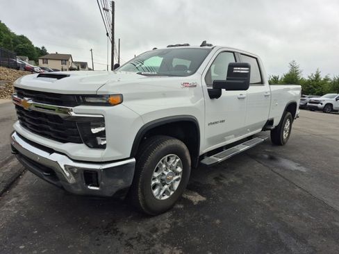 Used 2025 Chevrolet Silverado 2500 LT w/ All Star Edition AWD/4WD image 3