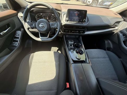 Used 2023 Nissan Rogue SV AWD/4WD image 7