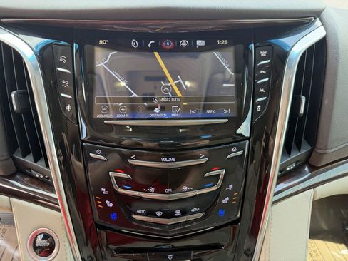 Used 2016 Cadillac Escalade ESV Luxury AWD/4WD image 40